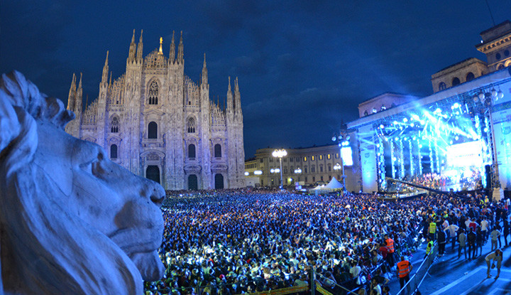 Servizio Sanitario al Concerto di Radio Italia in piazza Duomo a Milano 2014.