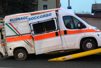 Incidente stradale coinvolta un'ambulanza di Busnago Soccorso.