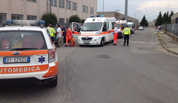 Incendio nella zona industriale di Pozzo d'Adda, sul posto ambulanze di Busnago Soccorso e vigili del Fuoco di Gorgonzola.