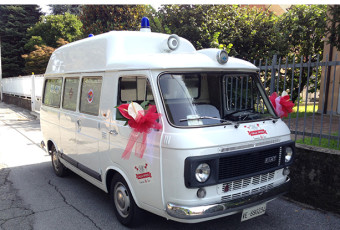 Fiat 238 Ambulanza al matrimonio.