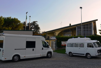 Confronto impossibile tra Ambulanza Fiat Ducato e la storica ambulanza Fiat 238.