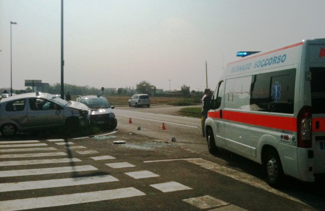 Incidente auto ribaltata a Bellusco-