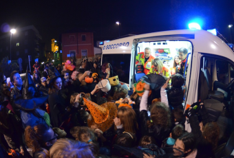 Halloween_2014_Streghetta_in_Ambulanza_Busnago_Soccorso_Onlus