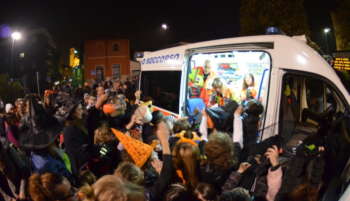 Halloween_2014_Streghetta_in_Ambulanza_Busnago_Soccorso_Onlus_Basiano_059