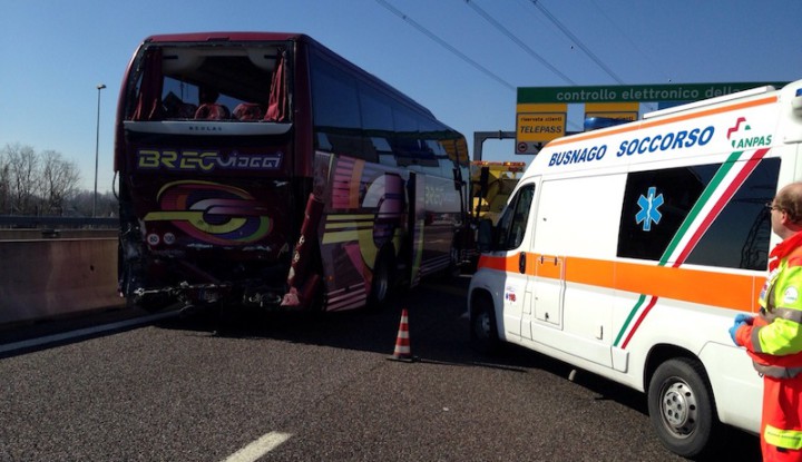 maxiemergenza_incidente_stradale_a4_tir_contro_bus_busnagosoccorso